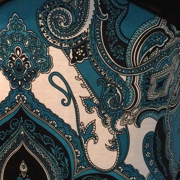 💋 4/$30 Body Central Paisley deep V-neck baby top - Picture 4 of 5